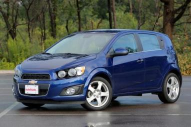 2013-Chevrolet-Sonic-front-3q